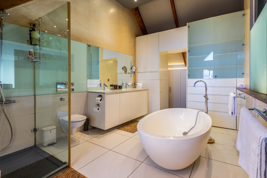 To Let 3 Bedroom Property for Rent in Green Point Western Cape